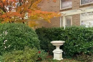 Aamiaismajoitus (B&B) French Provincial The Garden Suite At Chapmans Incl Breakfast & Golf