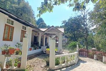 Bed and Breakfast The Emily Nainital