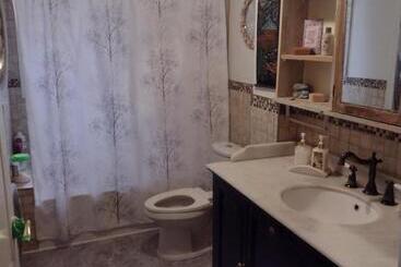 Пансион Smiling House! Montréal, 2 Chambres, Accueillant Et Charmant