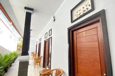 펜션 Nyoman Guest House