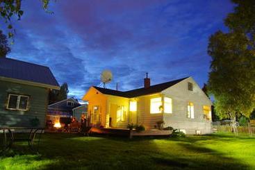 בית מלון כפרי 9th Ave Hostel