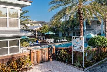 Hotel Sun Dek Beach House