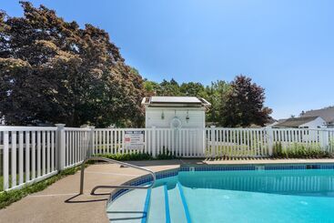 هتل The Beaches Guest Rooms And Cottages