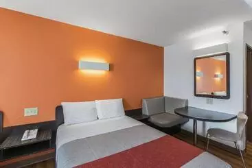 Motel 6 Omaha   Central