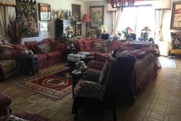 ベッドアンドブレックファースト Villa La Cerisaie