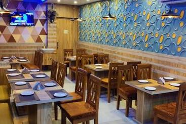 D Lazeez Hotel & Restaurant