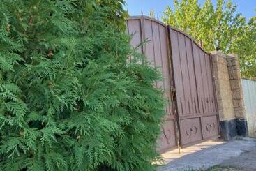 پانسیون Green Garden Guest House