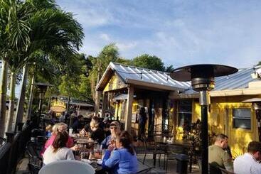 بنسيون The Sunburst Oasis