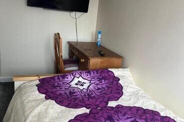 צימר Self Contained Room, En Suite With Separate Lockable Front Door, Located In An Exclusive Area