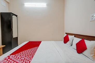 בית מלון כפרי Oyo Sri Ranga Boarding & Lodging