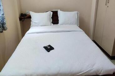 בית מלון כפרי Pn Samy Residency