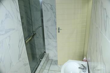 ペンション Suprime Hotels And Conference