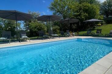 住宿加早餐 Les 15 Chenes Chambres D Hôtes, Parc Arboré De 5000 M2 à 20km Du Puydufou Une Suite Familiale Et 3 C