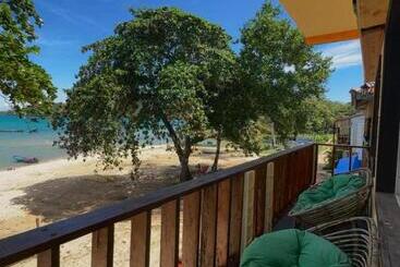 هاستل Seashell Guesthouse, Bar And Tattoos