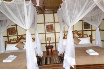 Hotel Buhoma Community Haven Lodge