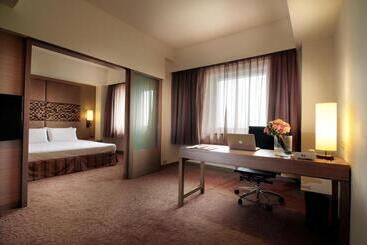 هتل Howard Civil Service International House