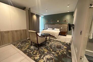 Aparthotel Unit 513 Menlyn Maine Luxury Lap