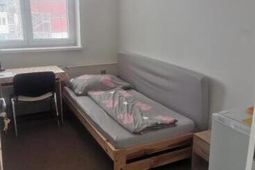 هاستل Living Bratislava &mlynské Nivy& Bus Station