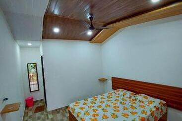 בית מלון כפרי Coconut Garden Beach House