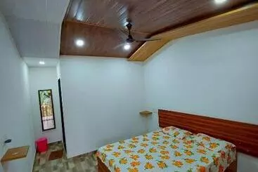 Hotel Coconut Garden Beach House