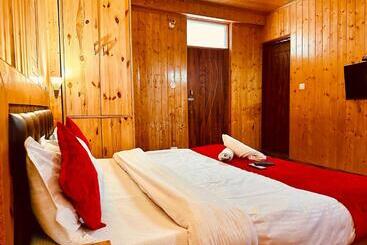 Oyo 70159 Hotel Wooib