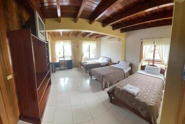 Pensionat Hostal Yutzo