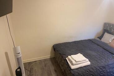 هتل کپسول Alder En Suite Self Caring Private Shower 2