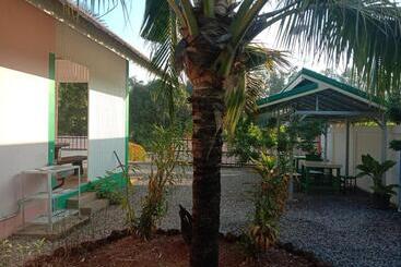 膳宿费 Bungalow 36 M2 Sur Terrain 400m2 Avec Piscine Privée A 12km De Ban Dung