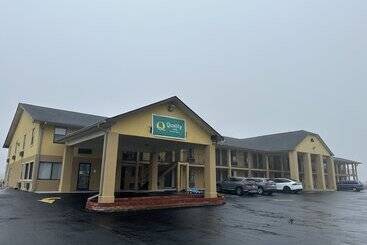 הוסטל Quality Inn