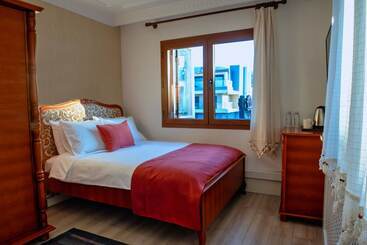 فندق Black Lotus İzmir