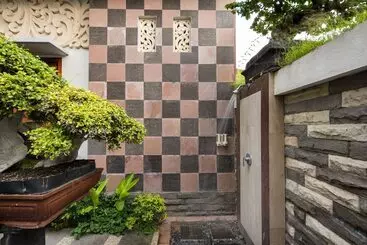 ホテル Jineswari Kuta By Kamara