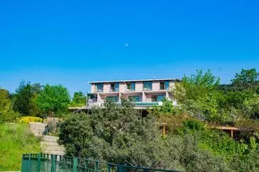 ホテル The Roof Ada