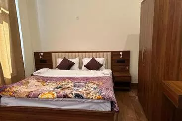 ペンション F S Kasauli