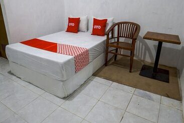 Hotel Nurul Hikmah Homestay Syariah & Sport Center By Oyo