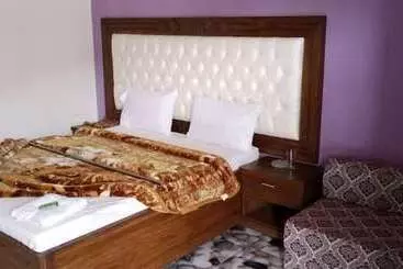 Mezban Hotel & Restaurant