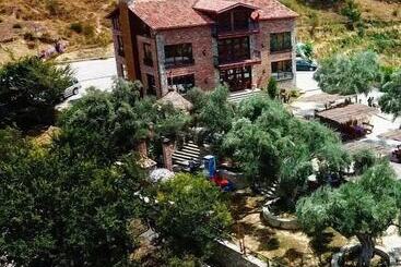 Pensió Bujtina Ajazi