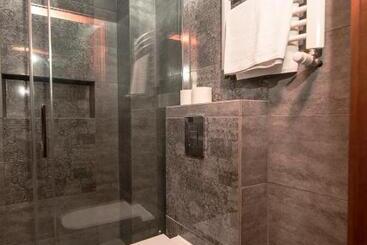 酒店 Dworek Biały Domek