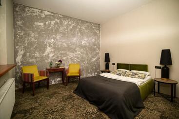 Hotel Dworek Biały Domek