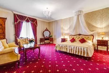 Hotelli Pałacyk Otrębusy Business & Spa
