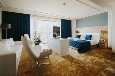 فندق Sułkowski Conference Resort