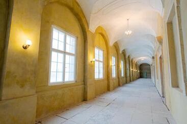 فندق Zamek Międzylesie