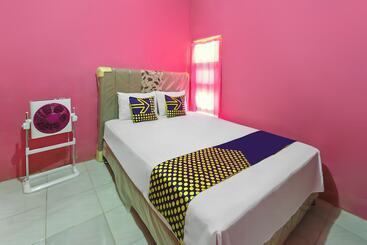 בית מלון כפרי Oyo Life 93405 Montong Are Residence