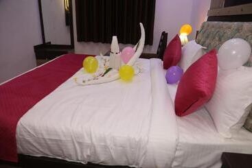 Ram Lakhan Hotel And Restaurant