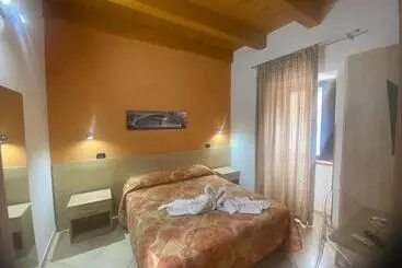 پانسیون Mandanici :borgo Marsalini 2.0