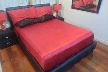 בית מלון כפרי Cock Or Two Kink House