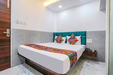 בית מלון כפרי Fabexpress Ashoka Inn Nr Mumbai International Airport