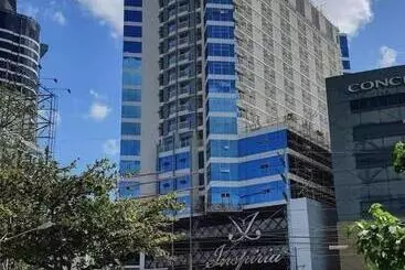 アパートホテル Tinch@inspiria Cozy Centrally Located Studio Unit With Balcony In The Heart Of Davao City. Beside Ab