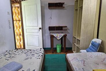 Vandrarhem Genevieve Guest House