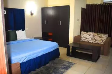 Davis Hotel And Suites