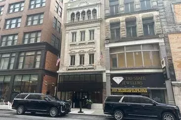 Huoneistohotelli The Historic Lyric Presidential Suite